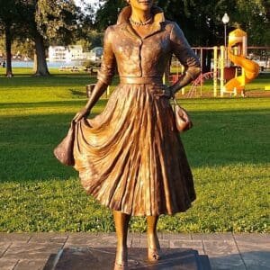 Lady Sculpture Life-size bronze Lucille Ball statue 