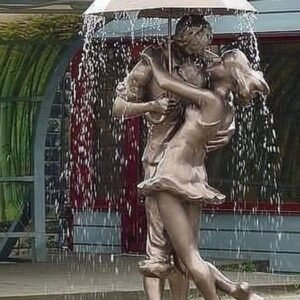 Bronze Kissing Couple With Umbrella Water Fountain Statue