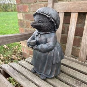 Resin Garden Large Mrs Tiggy Winkle Mrs Hedgehog Statue