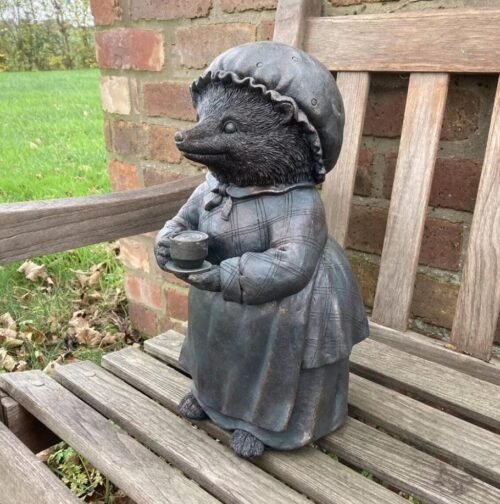 Resin Garden Large Mrs Tiggy Winkle Mrs Hedgehog Statue